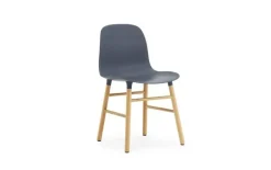 Form Chair eiken stoel blauw