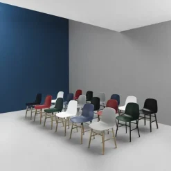 Form Chair eiken stoel grijs