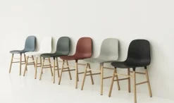 Form Chair eiken stoel rood