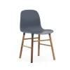 Form Chair walnoot stoel blauw