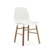 Form Chair walnoot stoel wit