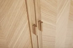 Houten kast met deuren