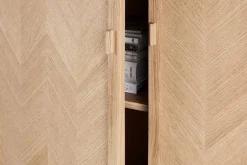 Houten kast met deuren