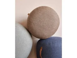 Poef bruin wol met leren handgreep