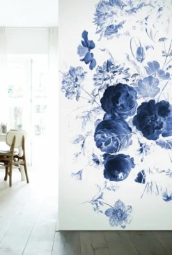 Royal Blue Flowers I bloemen behang