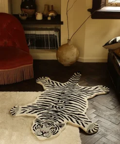 Snowy tiger vloerkleed L - 1.45.10.005.020.5
