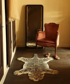 Snowy tiger vloerkleed L - 1.45.10.005.020.5